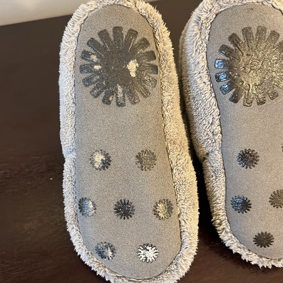 Ugg Infant Booties, Size 4/5, grey, with box - Picture 5 of 6